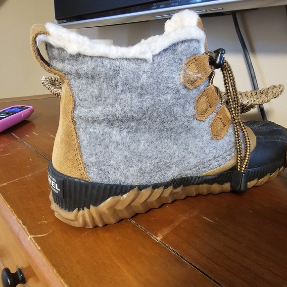 Sorel Womens Size 37 Gray and Tan Boots - Picture 5 of 8